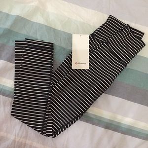 Lululemon wunder under HR tight 25”. Size 4